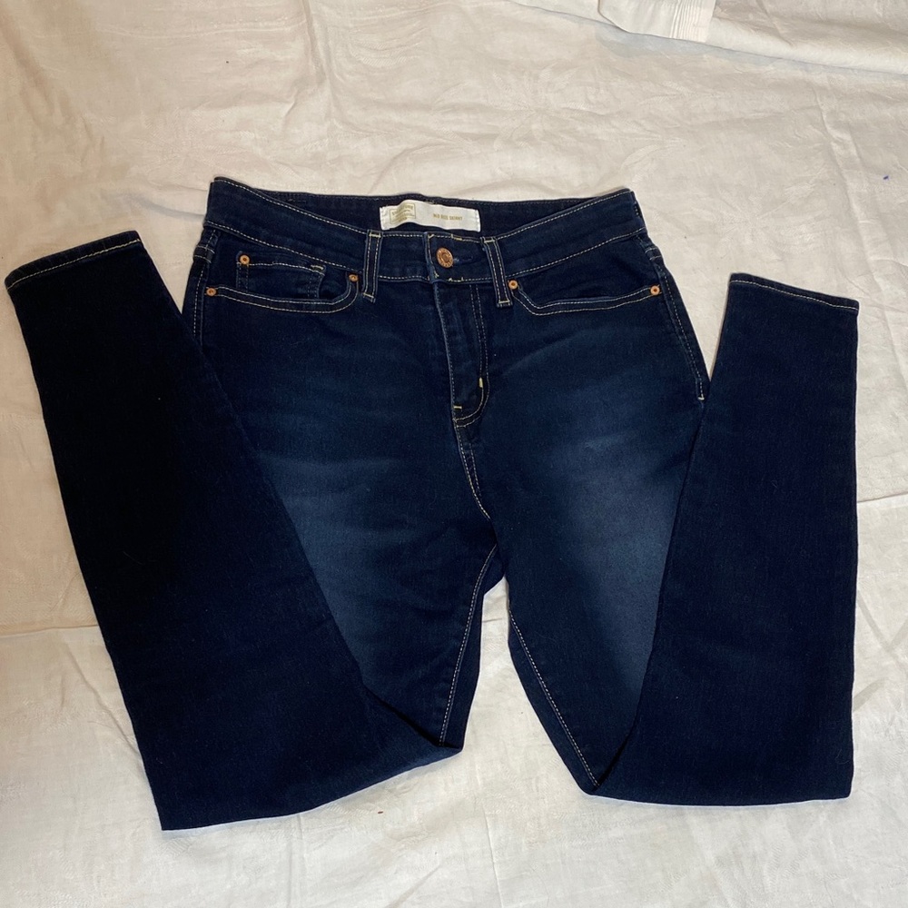 Levi’s Signature Gold Mid Rise Skinny Dark Wash Jeans - Women-8M (W29 L30)